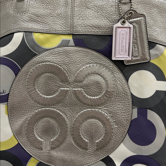 Coach (EUC) Julia Op Art Perry Tote in Silver Metallic - Picture 3 of 12